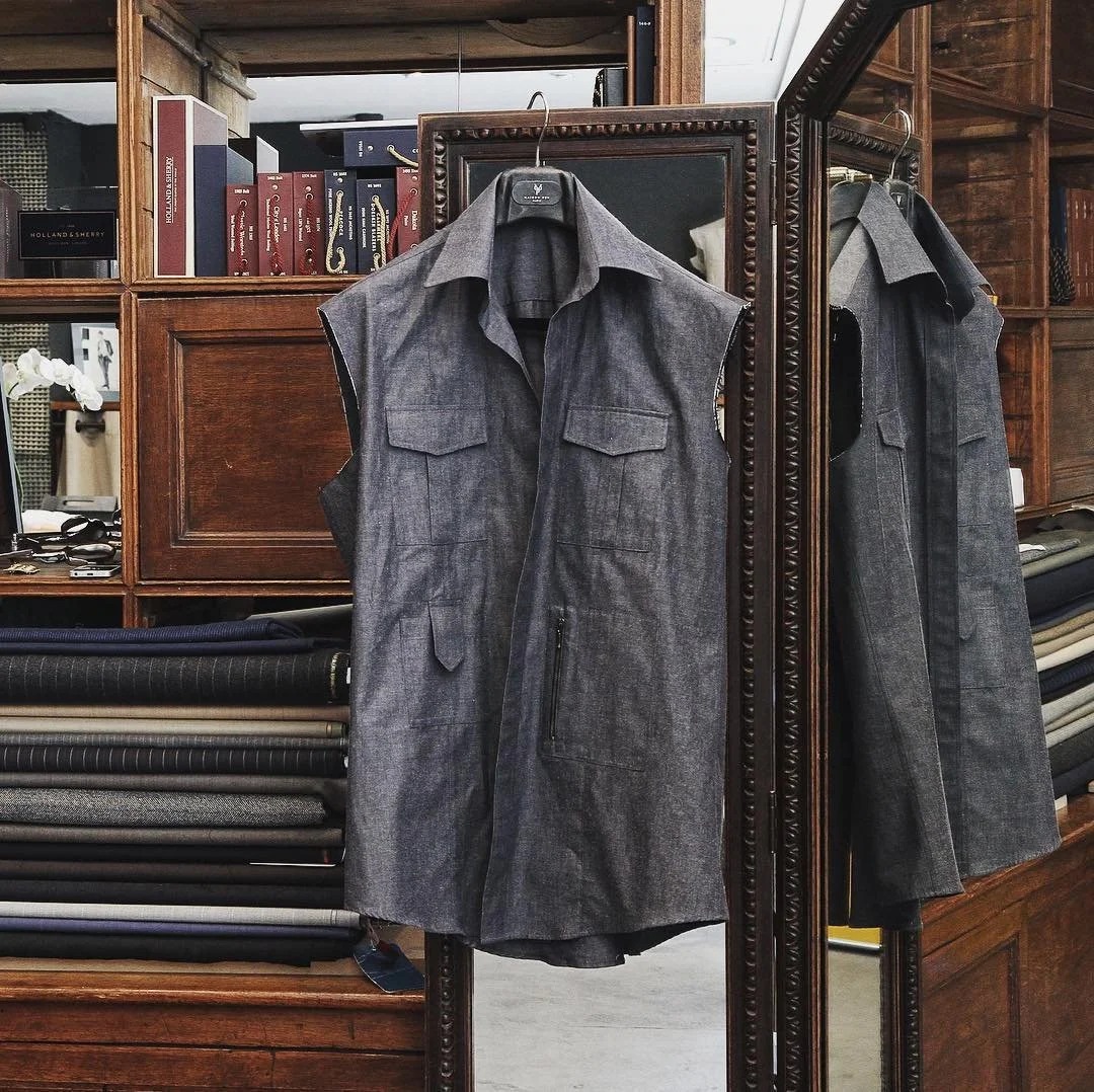 Retouche d’une taille de pantalon épinglée et bâtie